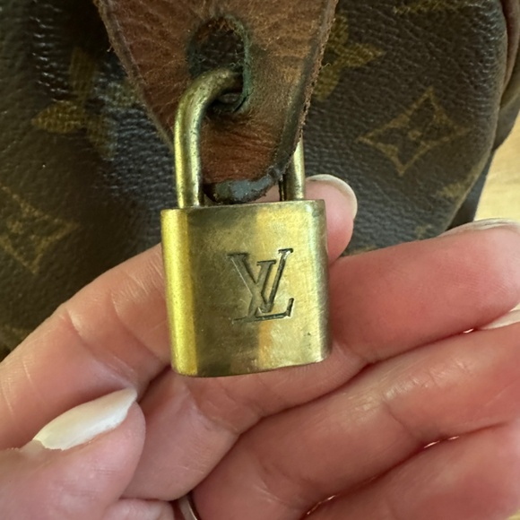 Louis Vuitton Vintage Speedy Leather Handbag Serial Number FH0942 - Picture 9 of 16